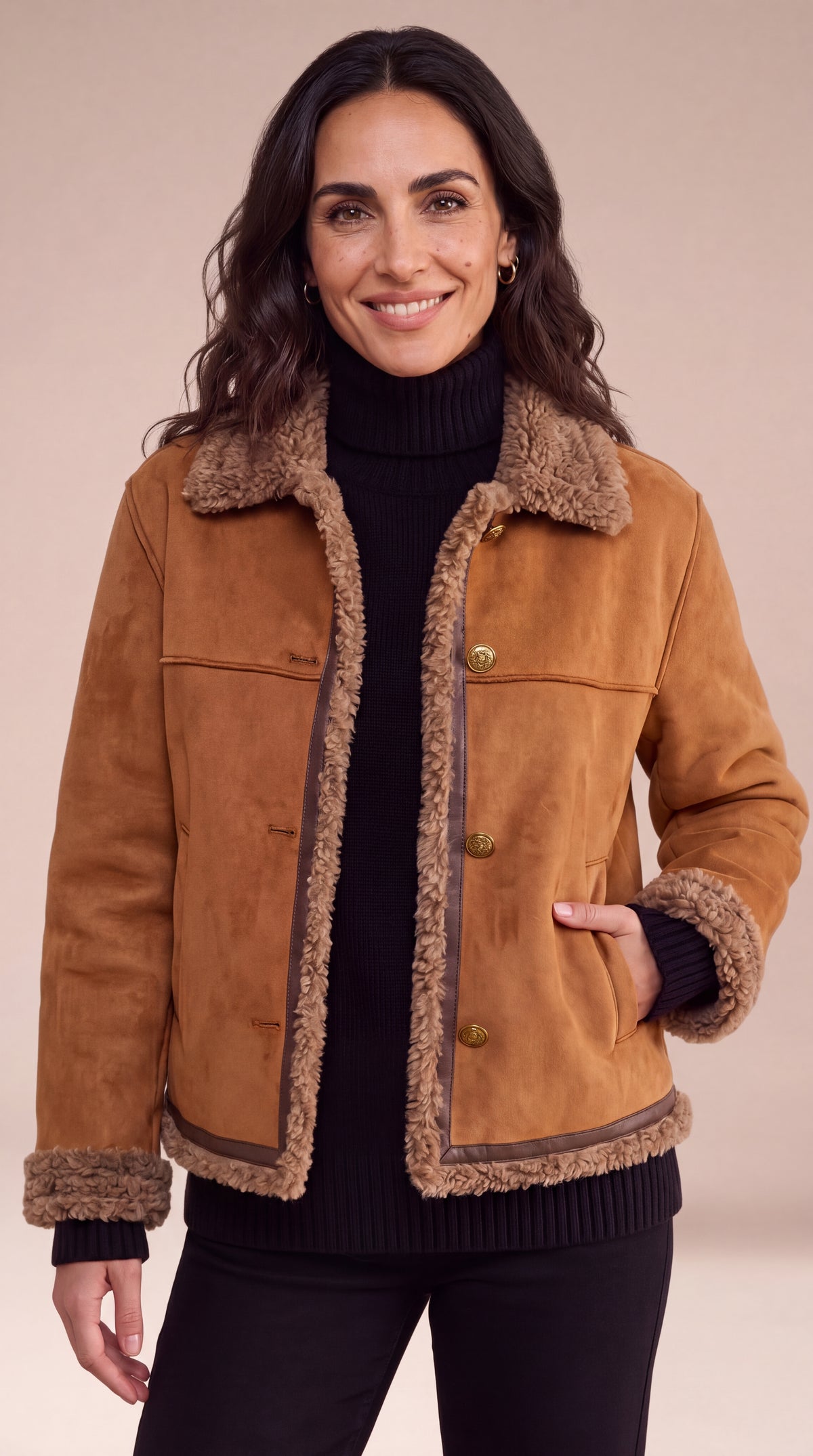 Chaqueta Aspen de Alma de Celisse en color gris, con diseño moderno y detalles elegantes, vista frontal sobre fondo neutro.