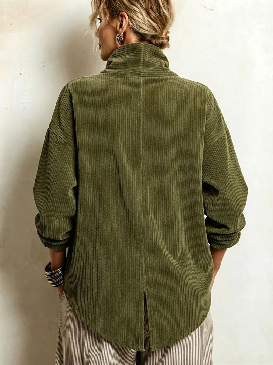 Lucía | Camisa de terciopelo acanalado con cuello alto y botones en diagonal, verde oliva